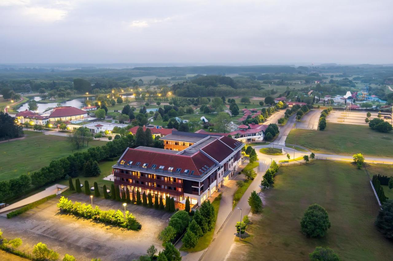 Aquarell Hotel Cegléd Екстериор снимка