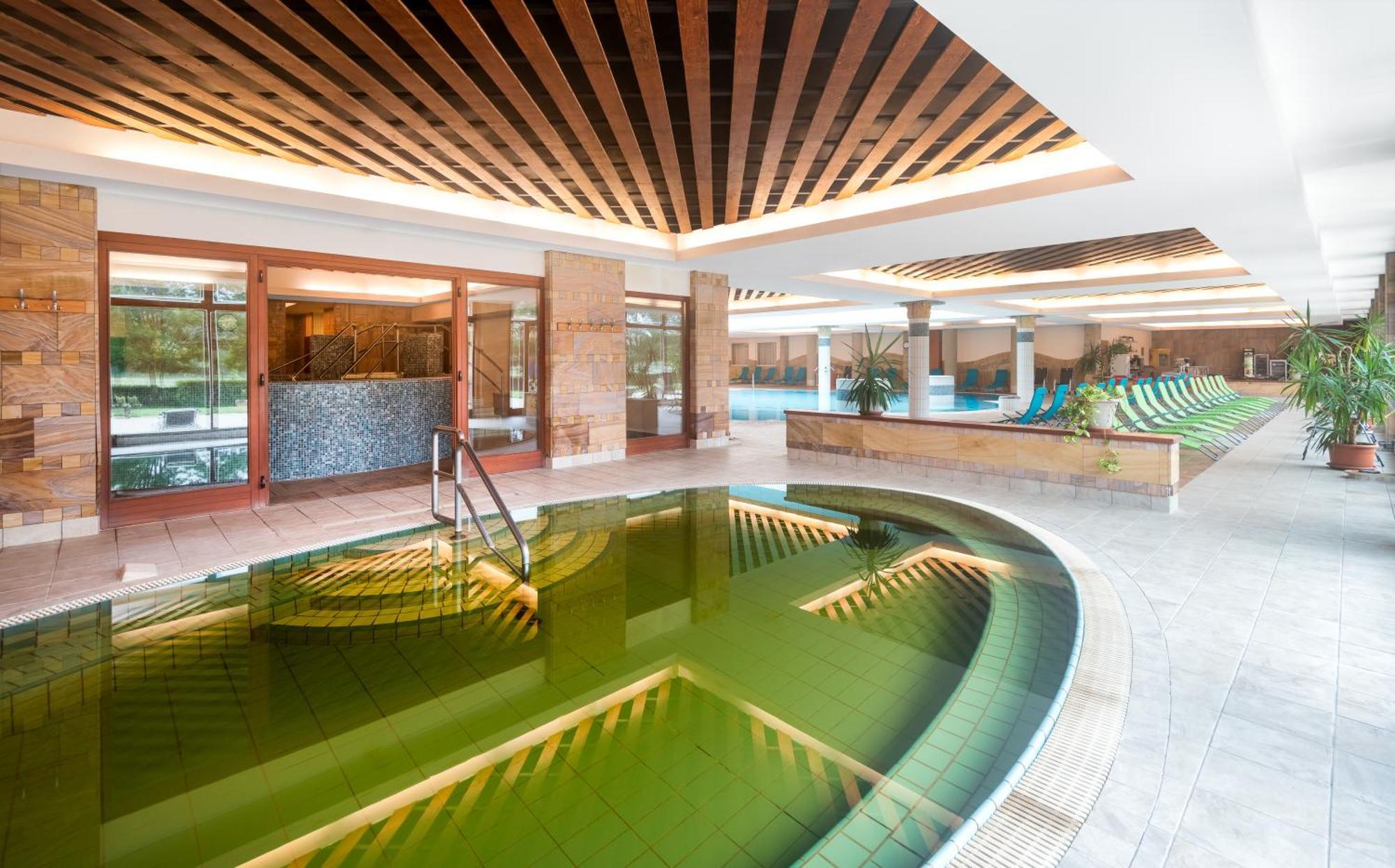 Aquarell Hotel Cegléd Екстериор снимка